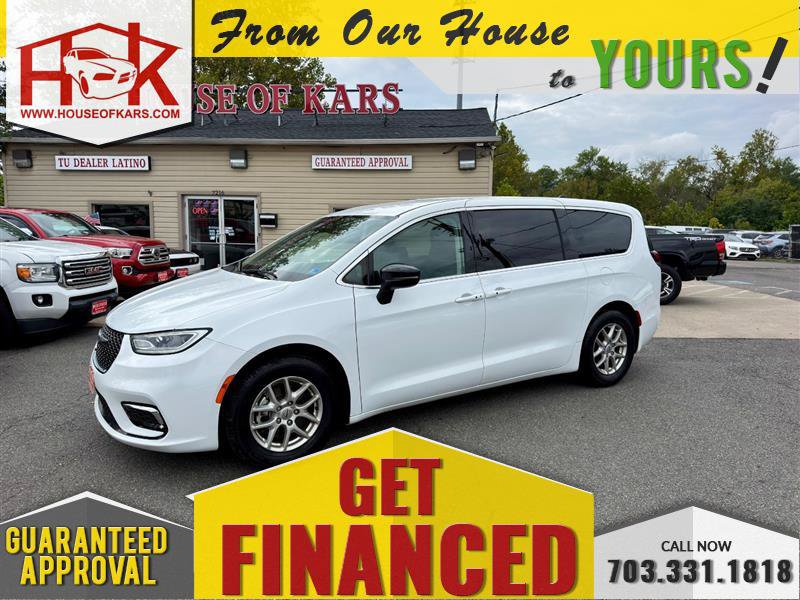 Used 2024 Chrysler Pacifica Touring-L FWD image 1
