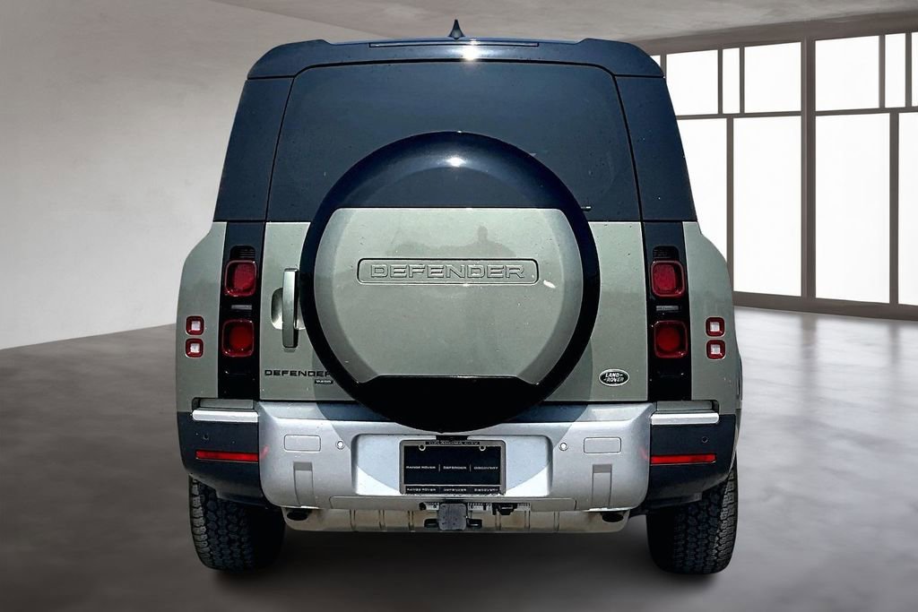 Used 2023 Land Rover Defender 130 SE image 4