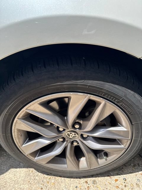 Used 2021 Toyota Avalon XLE w/ Moonroof Package FWD image 13