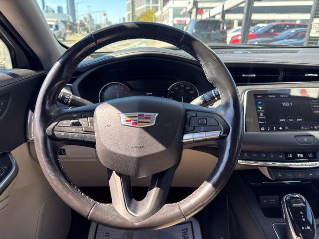 Used 2022 Cadillac XT4 Luxury w/ Cold Weather Package AWD/4WD image 16