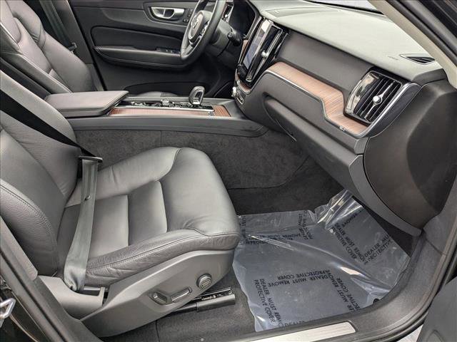 Used 2024 Volvo XC60 B5 Plus image 21