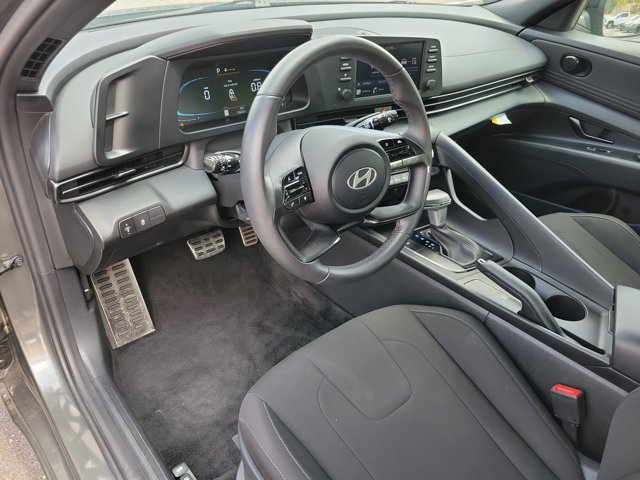 Used 2025 Hyundai Elantra Sport FWD image 4