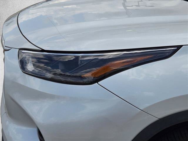 Used 2022 Toyota Highlander XLE FWD image 10