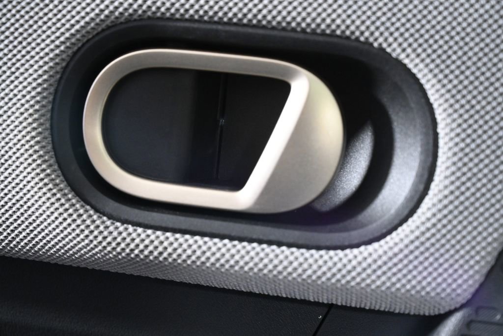 Used 2025 MINI Cooper 2-Door Hardtop image 25