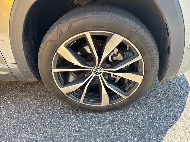 Used 2024 Volkswagen Atlas SEL Premium R-Line AWD/4WD image 4