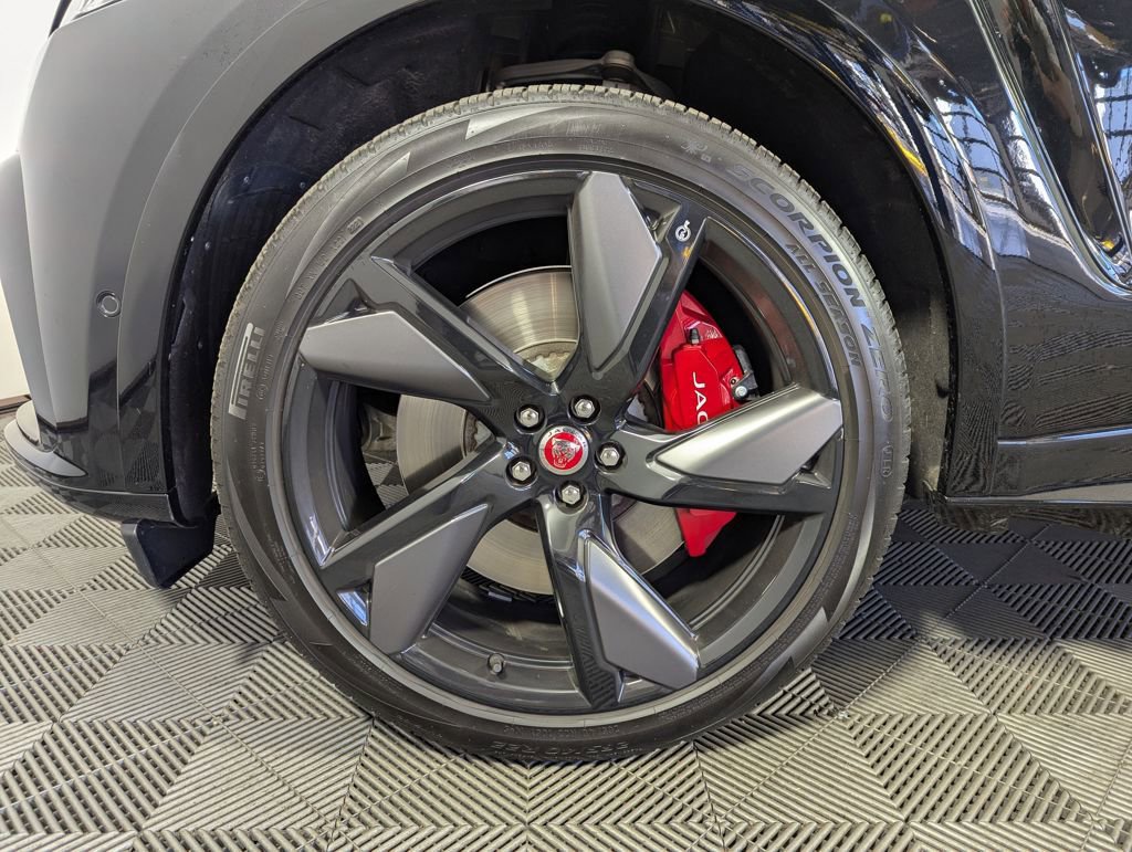 Used 2022 Jaguar F-PACE SVR image 17