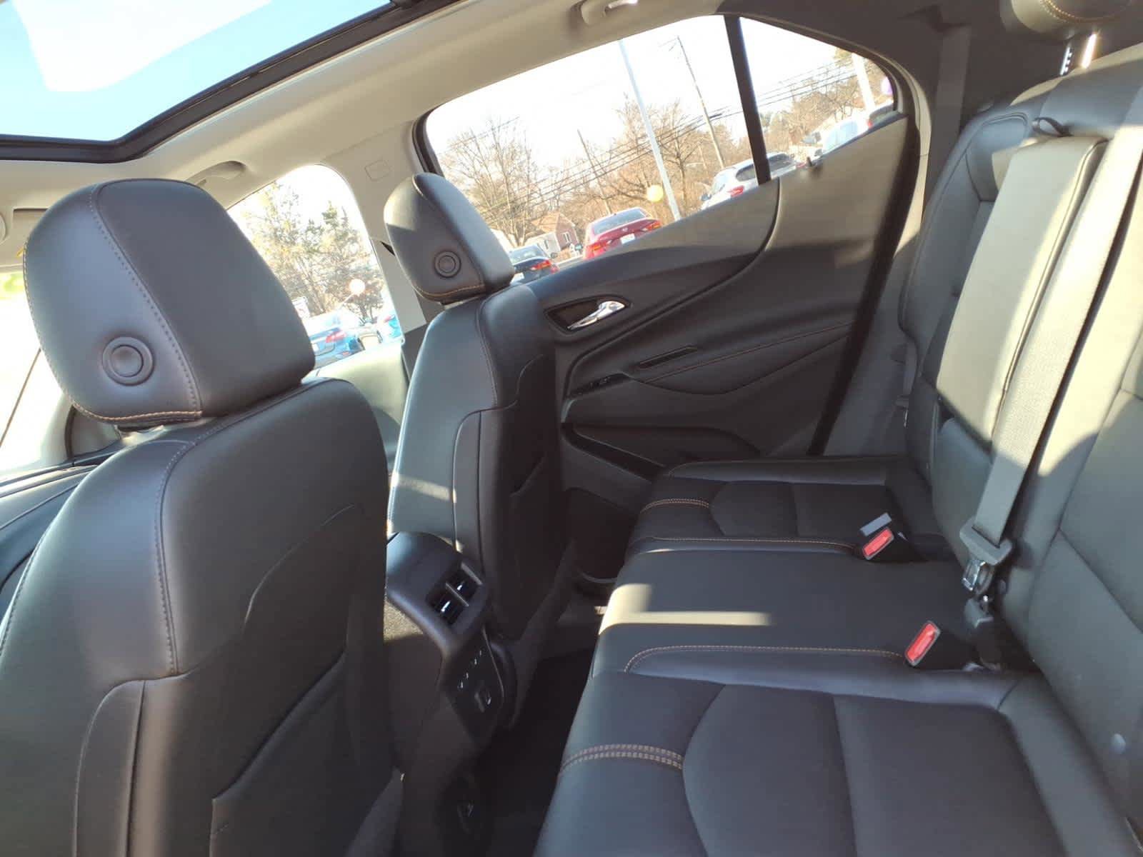 Used 2023 Chevrolet Equinox Premier image 18