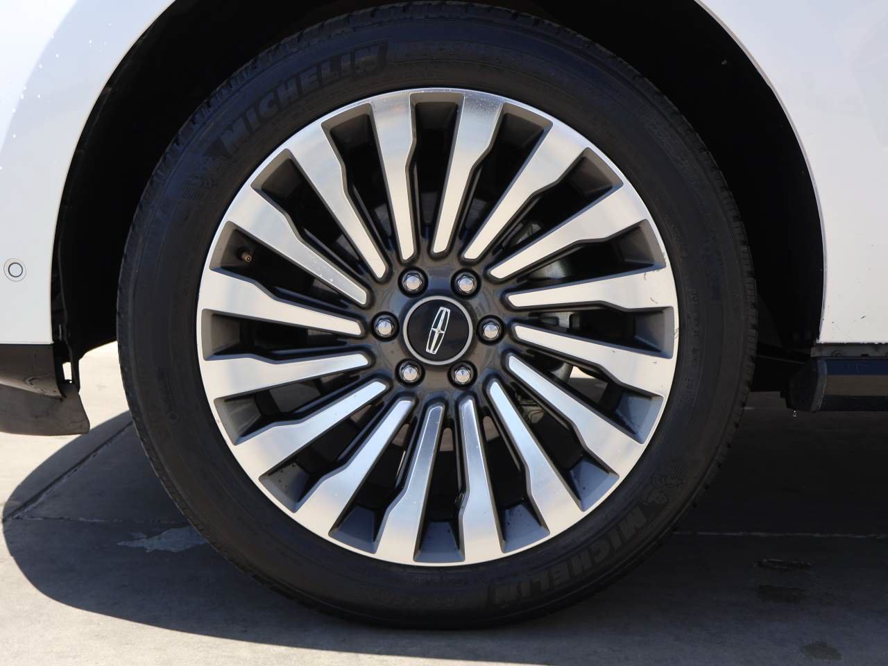 Used 2018 Lincoln Navigator L Reserve w/ Technology Package AWD/4WD image 6
