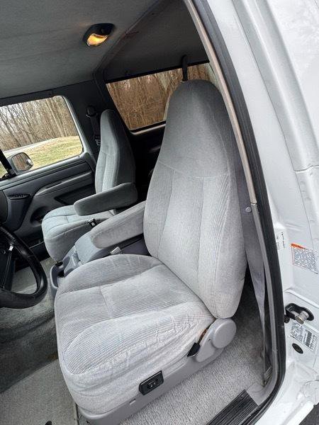 Used 1995 Ford Bronco XLT image 9