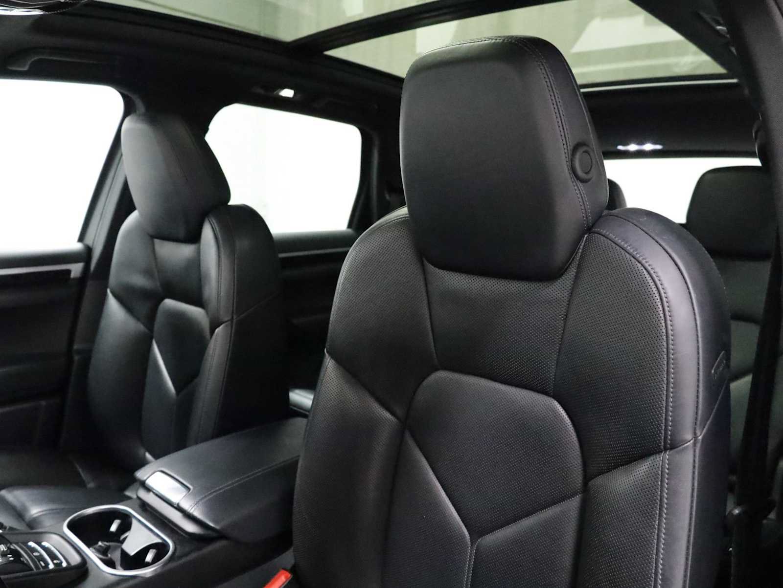 Used 2017 Porsche Cayenne S AWD/4WD image 19