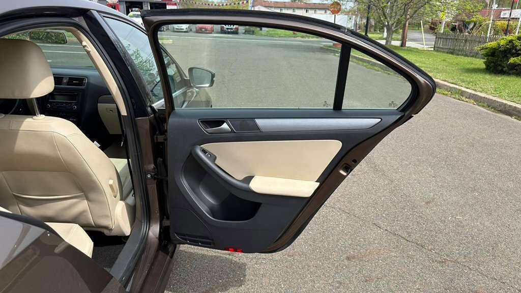 Used 2013 Volkswagen Jetta TDI image 26