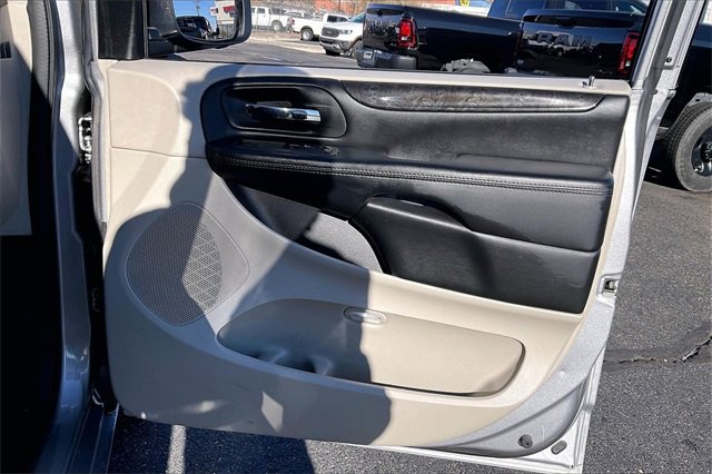 Used 2017 Dodge Grand Caravan SE w/ Power Window Group image 19