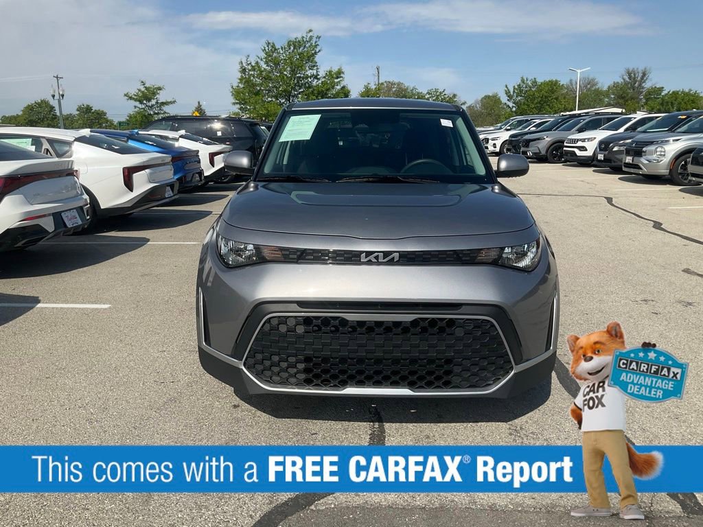 Used 2025 Kia Soul LX FWD image 2