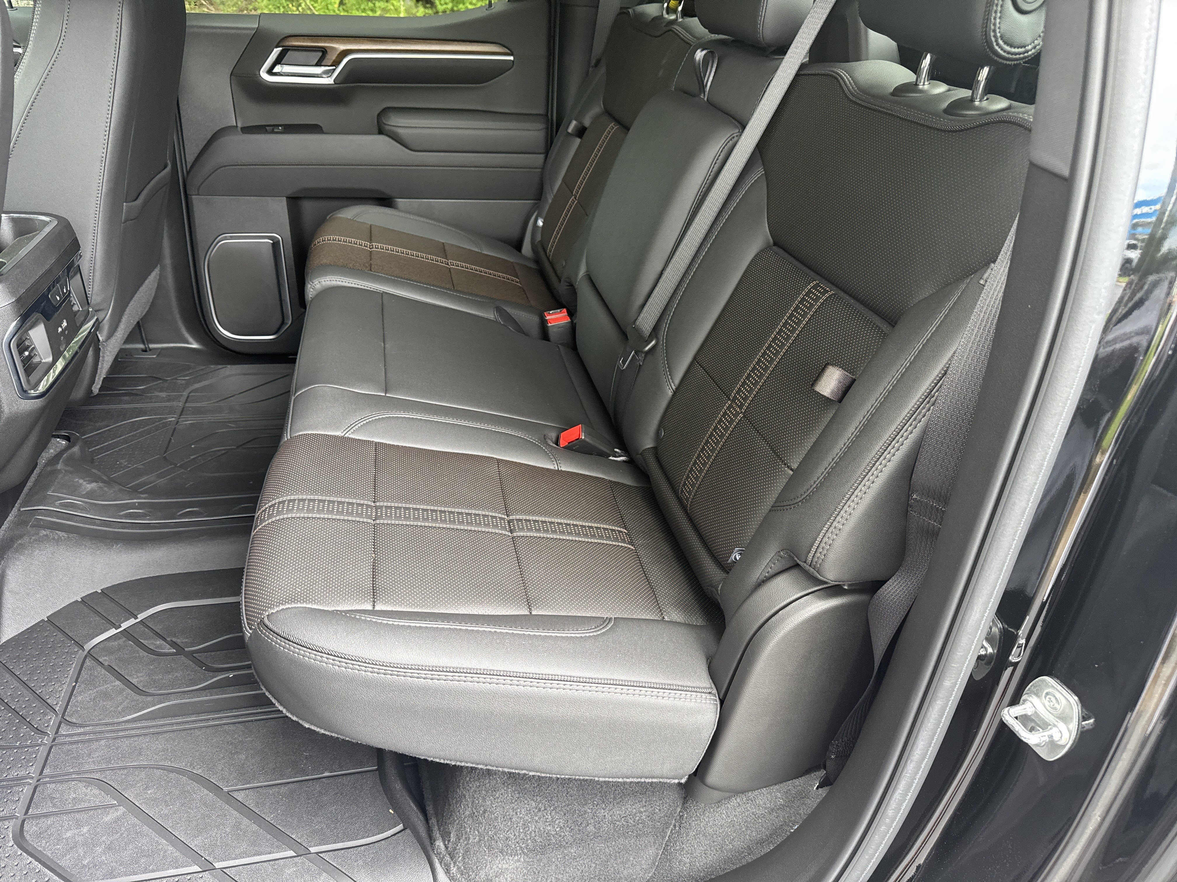 Used 2025 Chevrolet Silverado 1500 High Country AWD/4WD image 19