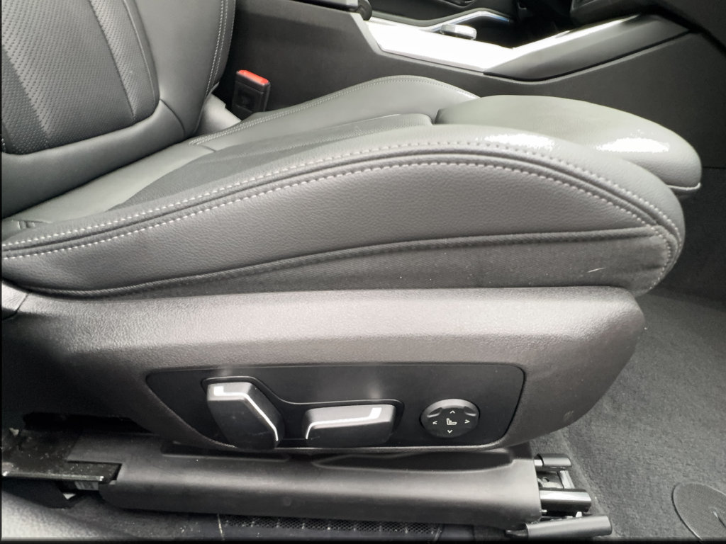 Used 2025 BMW 330i Sedan RWD image 35