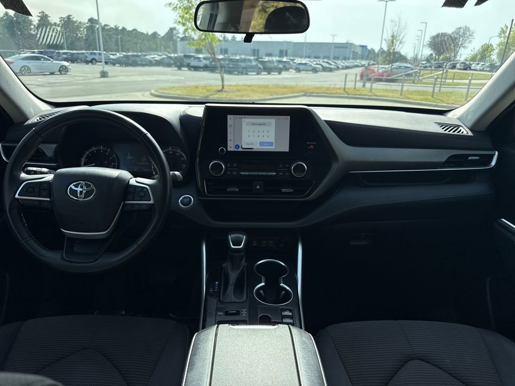 Used 2023 Toyota Highlander LE AWD/4WD image 17