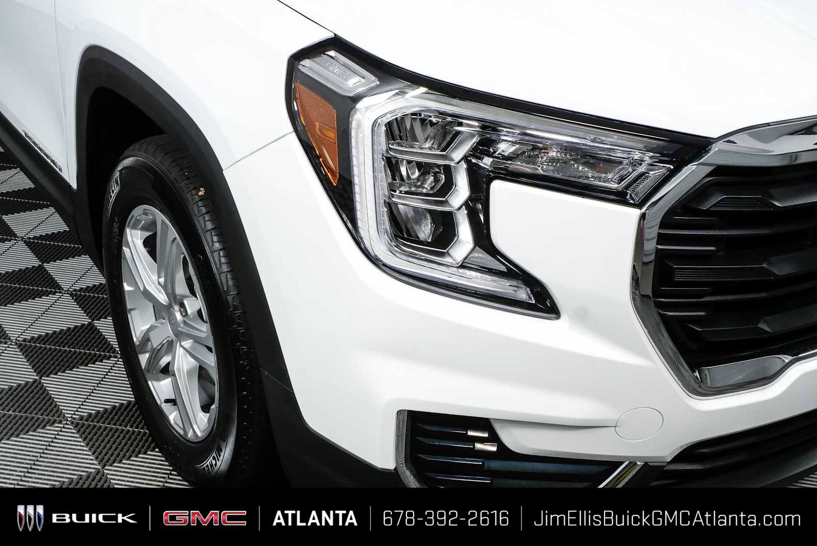 Used 2023 GMC Terrain SLE FWD image 34