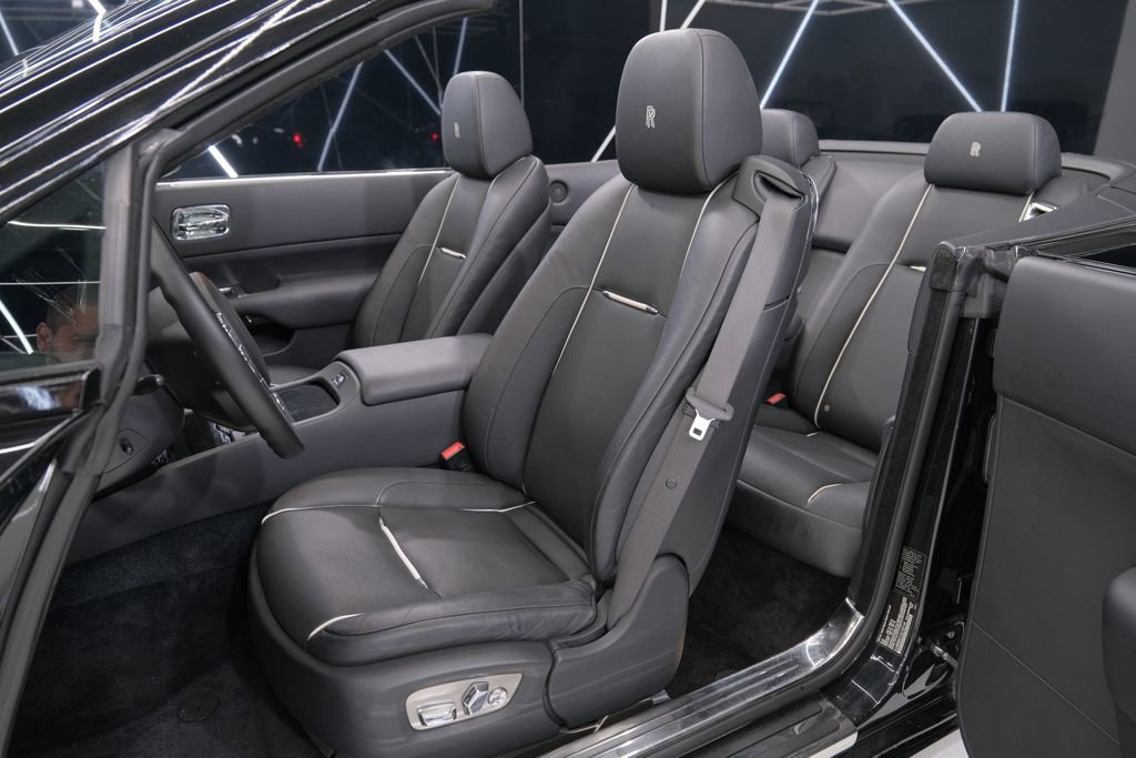 Used 2016 Rolls-Royce Dawn image 23