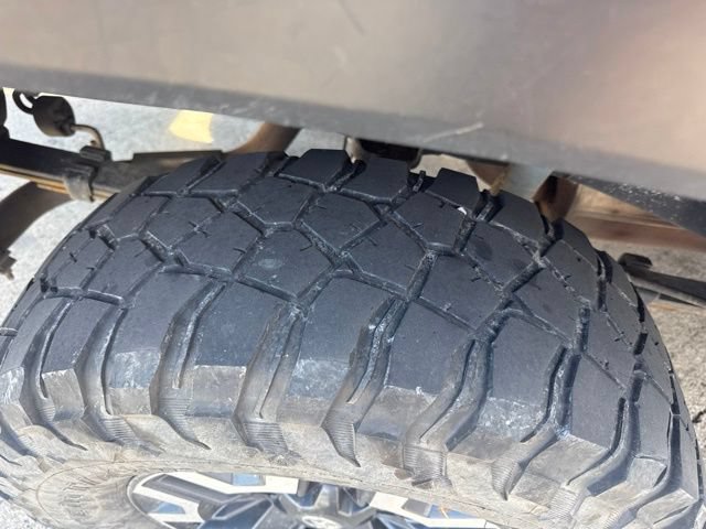 Used 2018 Toyota Tacoma TRD Off-Road w/ Technology Package AWD/4WD image 8
