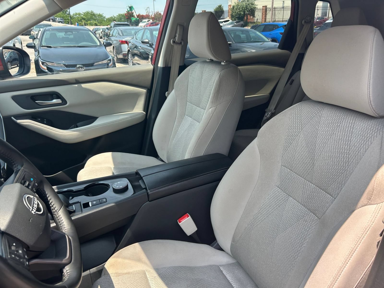Used 2025 Nissan Rogue SV AWD/4WD image 27