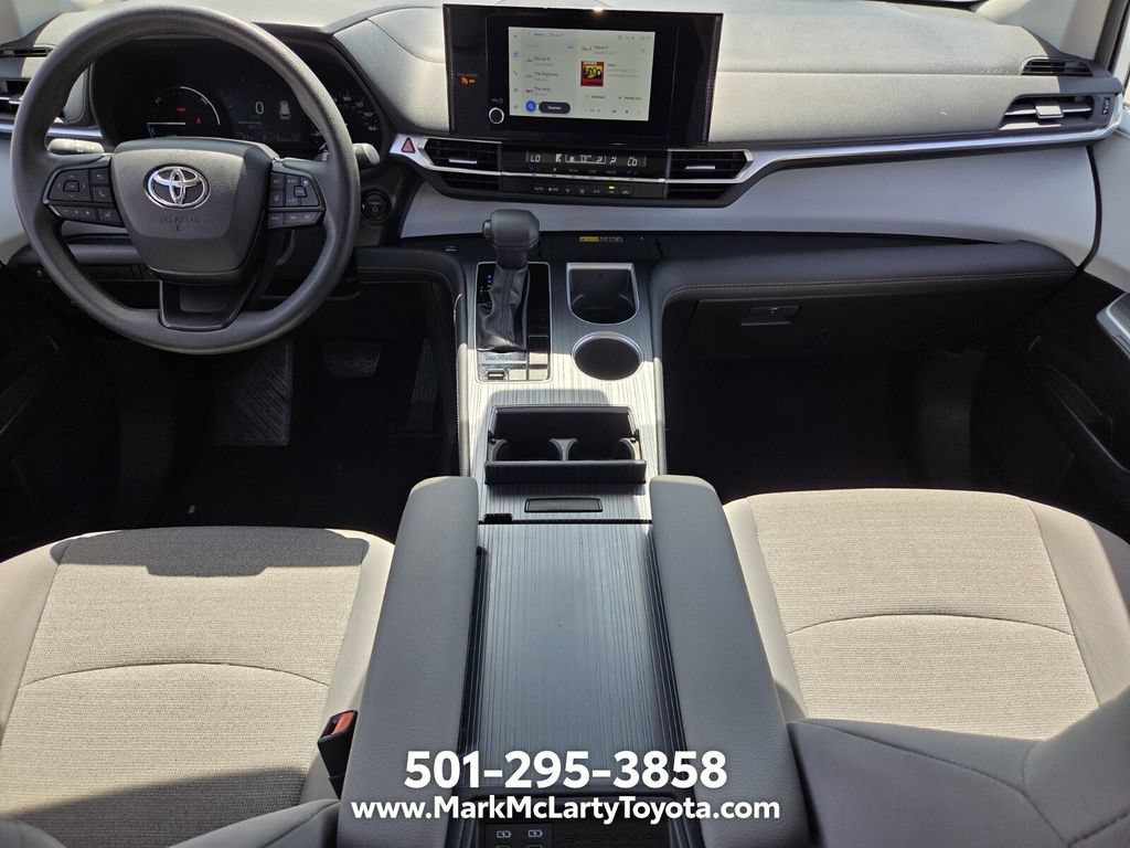 Used 2025 Toyota Sienna LE FWD image 12