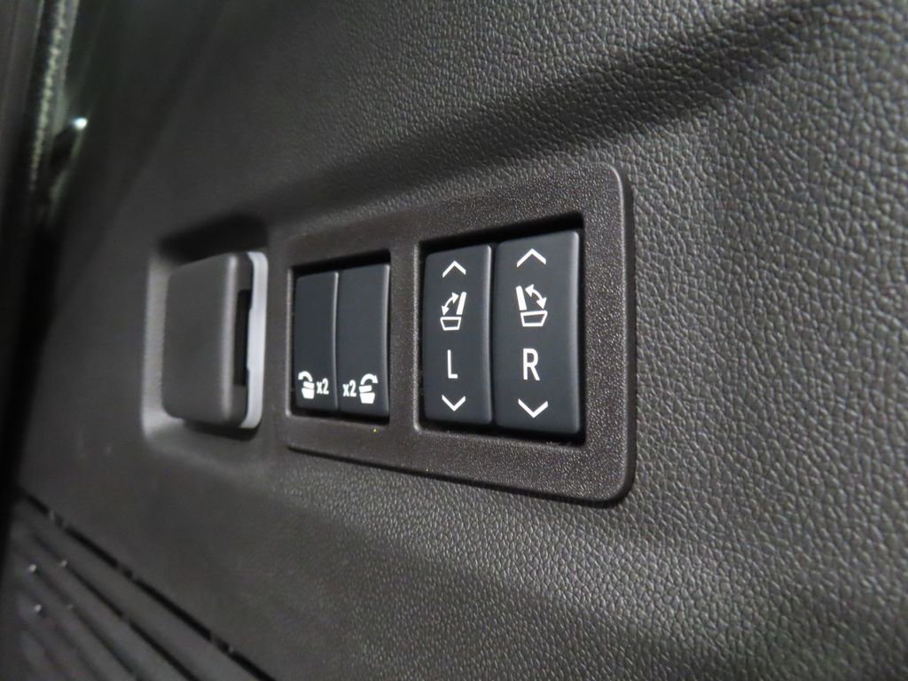 Used 2026 GMC Yukon Denali w/ Denali Reserve Package image 46