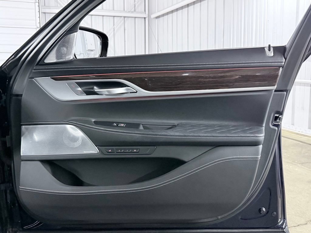 Used 2022 BMW 750Li xDrive AWD/4WD image 31