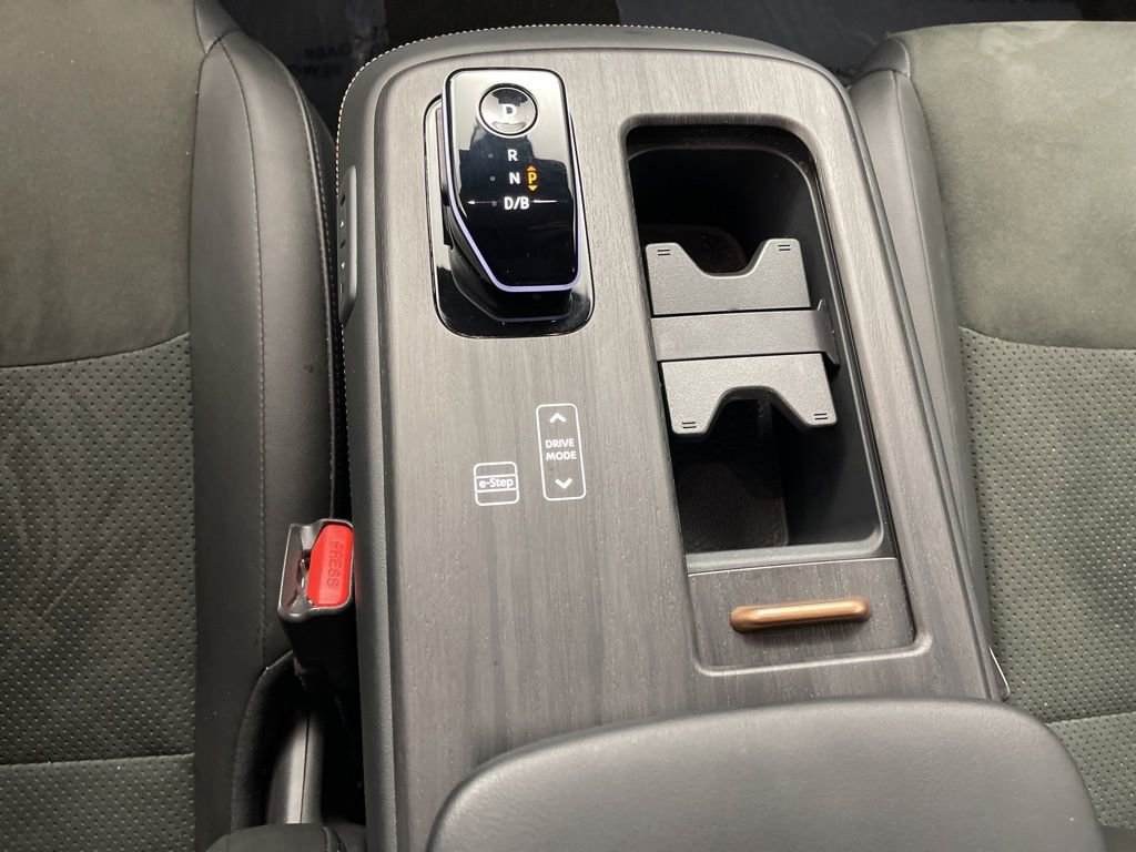 Used 2023 Nissan Ariya AWD image 12