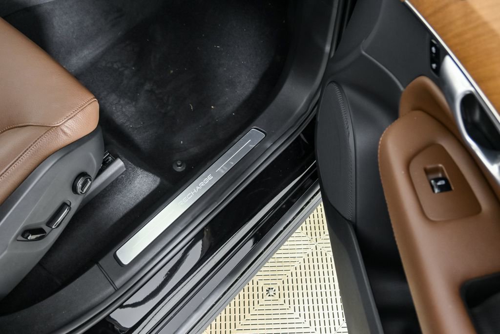 Certified 2024 Volvo XC90 T8 Core image 26