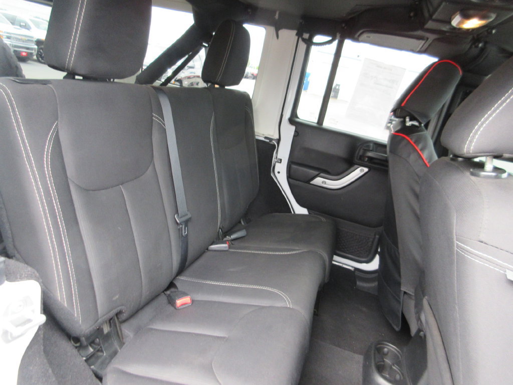 Used 2018 Jeep Wrangler Unlimited Sahara AWD/4WD image 19