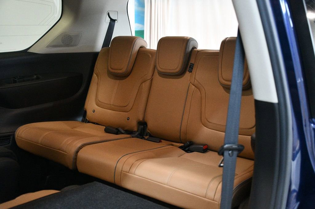 Used 2025 INFINITI QX80 Sensory image 39