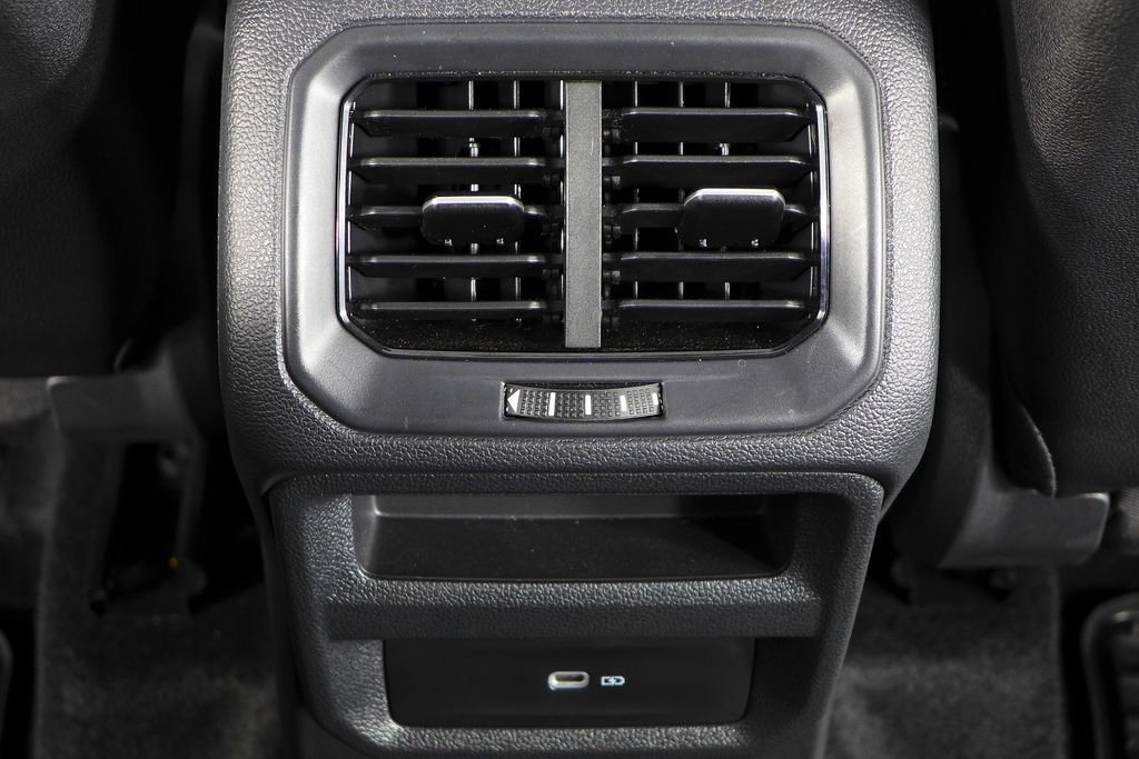 Used 2025 Volkswagen Taos SE FWD image 24