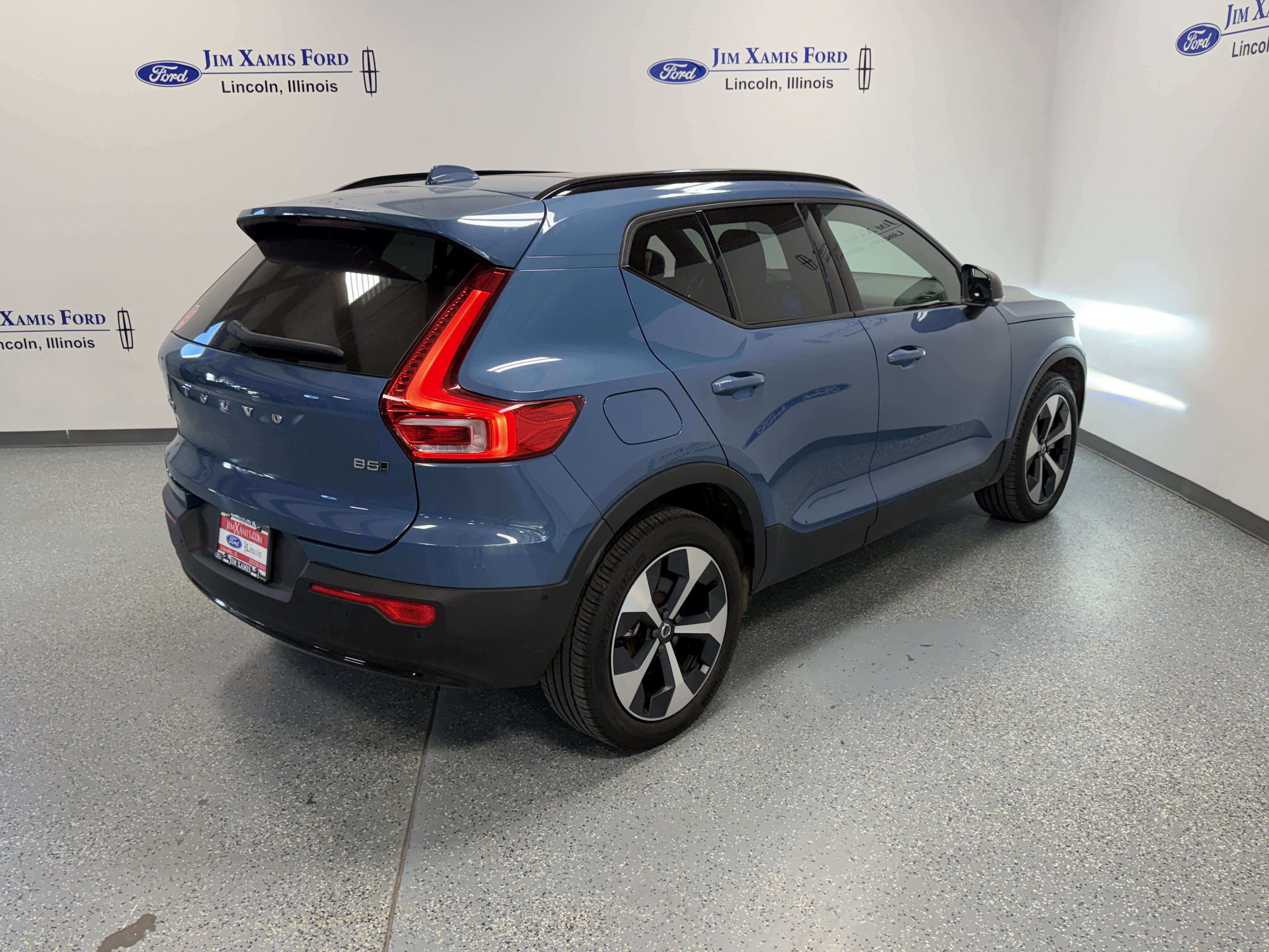 Used 2025 Volvo XC40 B5 Plus AWD/4WD image 33