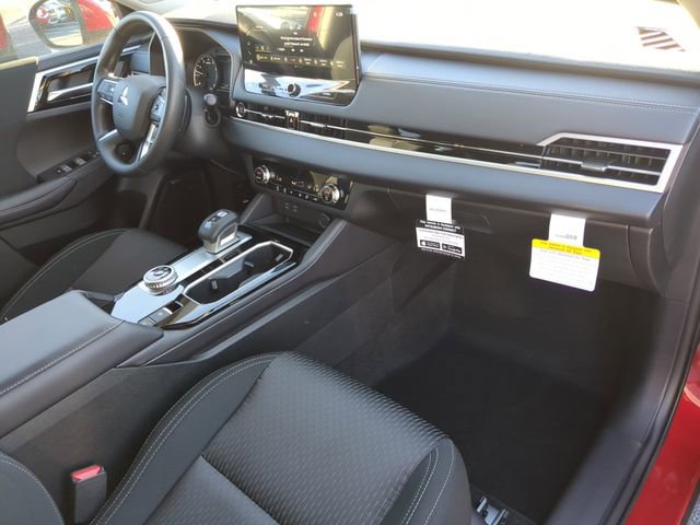 New 2026 Mitsubishi Outlander ES image 13