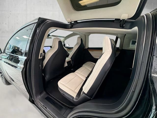 Used 2018 Tesla Model X 75D image 21
