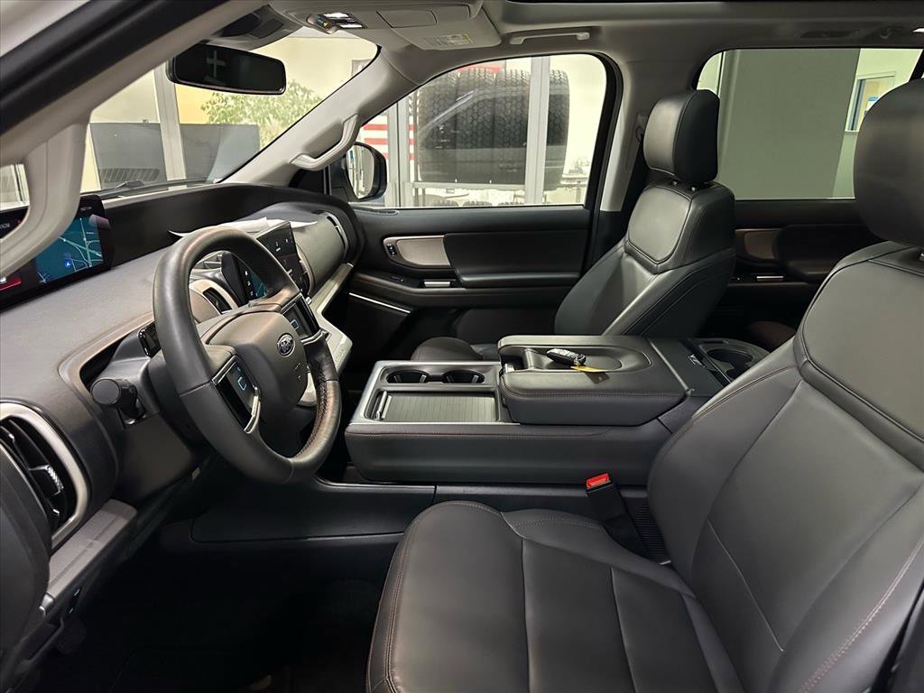 Certified 2025 Ford Expedition Active image 19