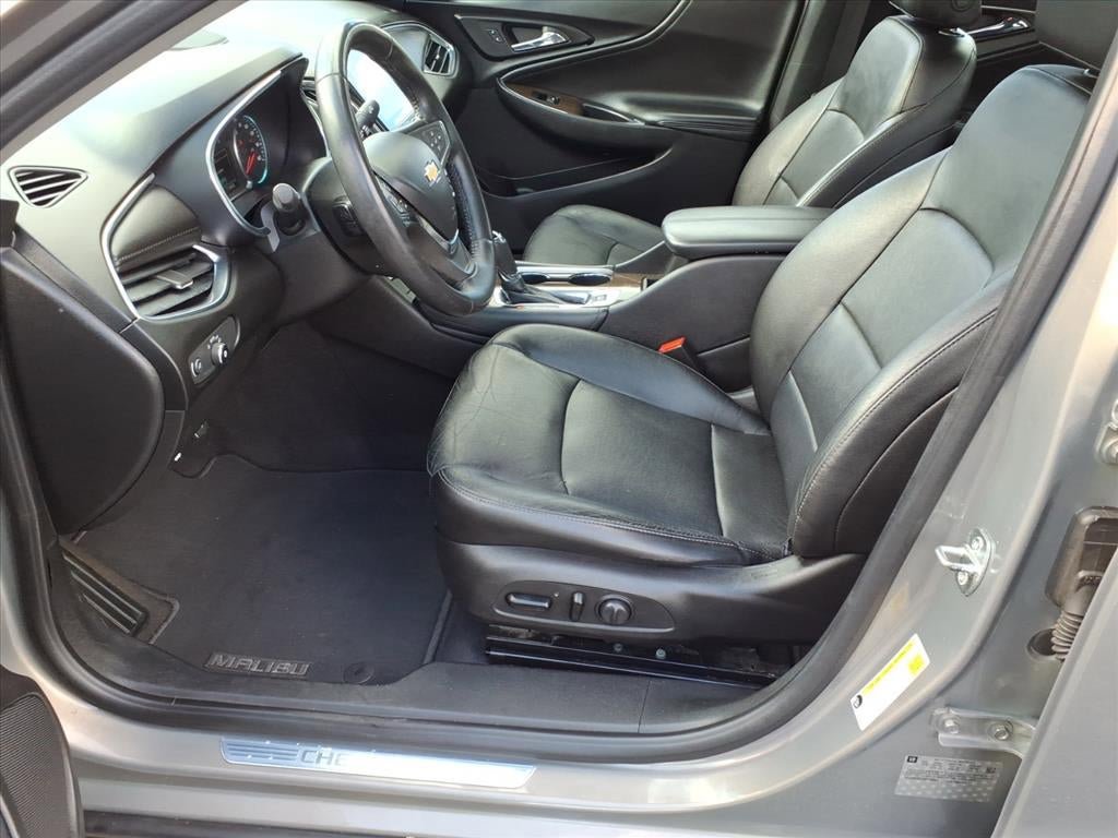 Used 2017 Chevrolet Malibu Premier w/ Premier Sun and Wheel Package FWD image 12