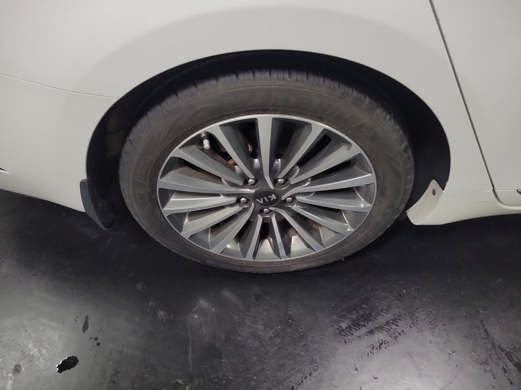 Used 2017 Kia Cadenza Technology FWD image 12
