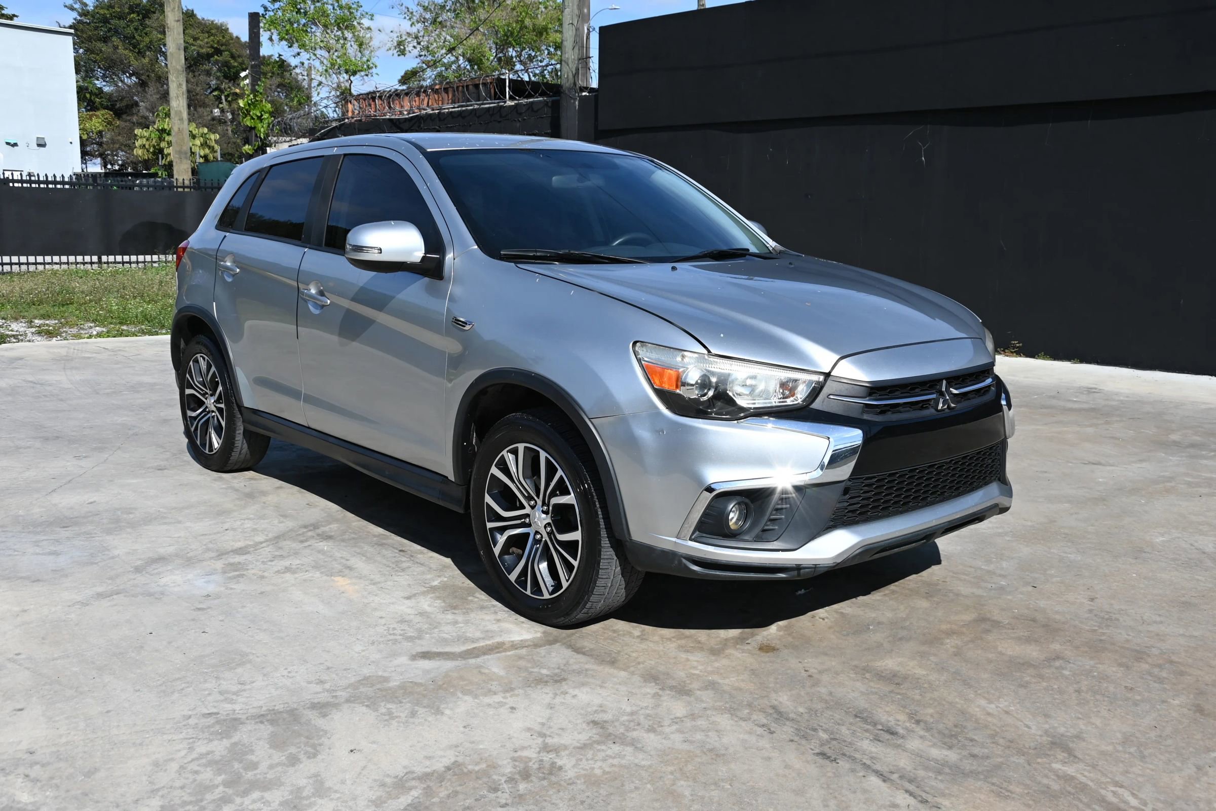 Used 2018 Mitsubishi Outlander Sport ES image 1