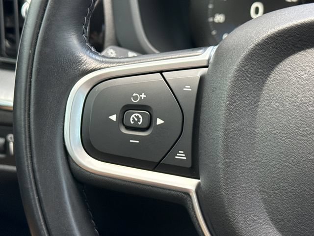 Used 2019 Volvo XC60 T5 Momentum w/ Multimedia Package AWD/4WD image 35