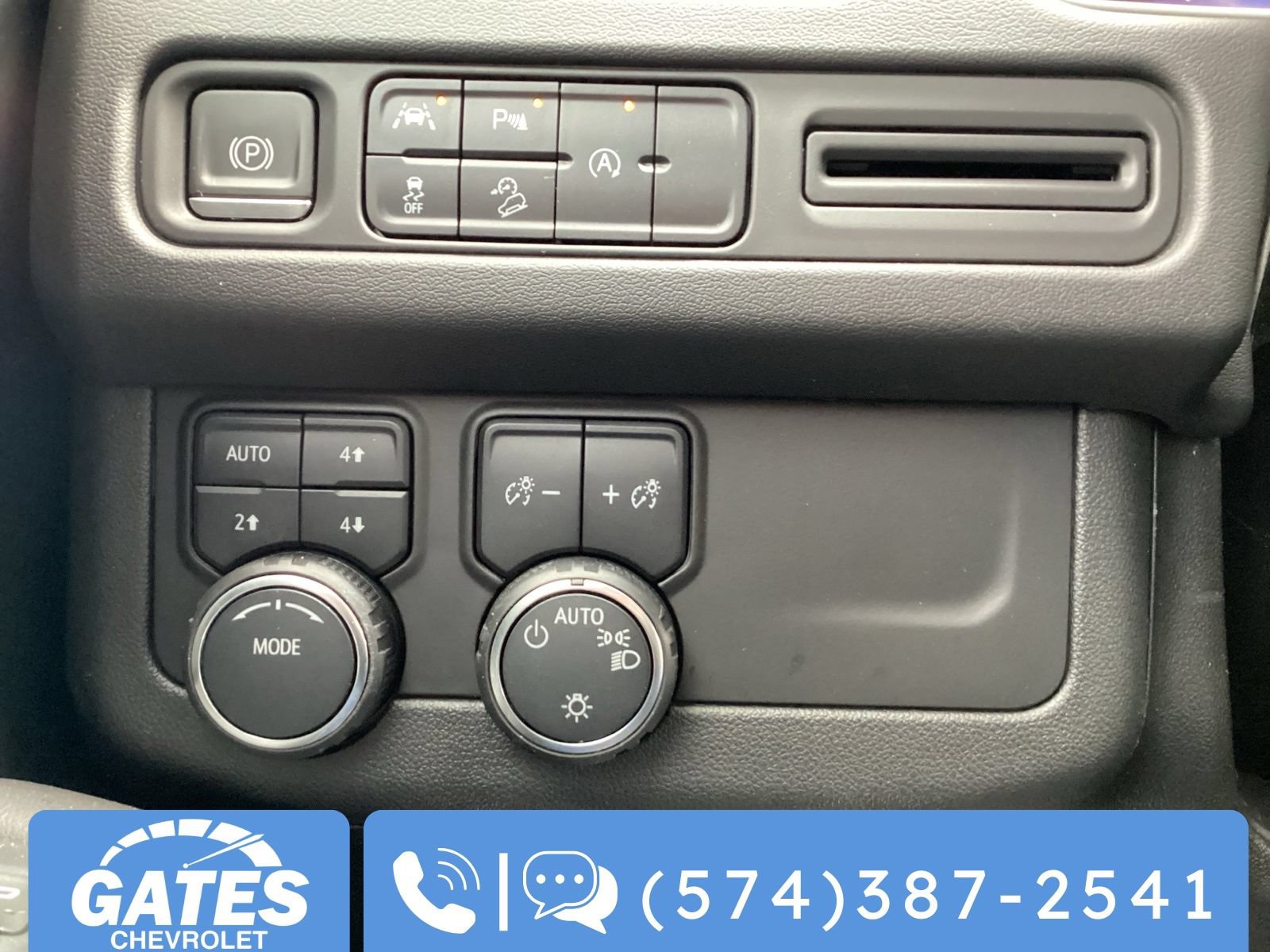 Used 2024 Chevrolet Tahoe Premier AWD/4WD image 32