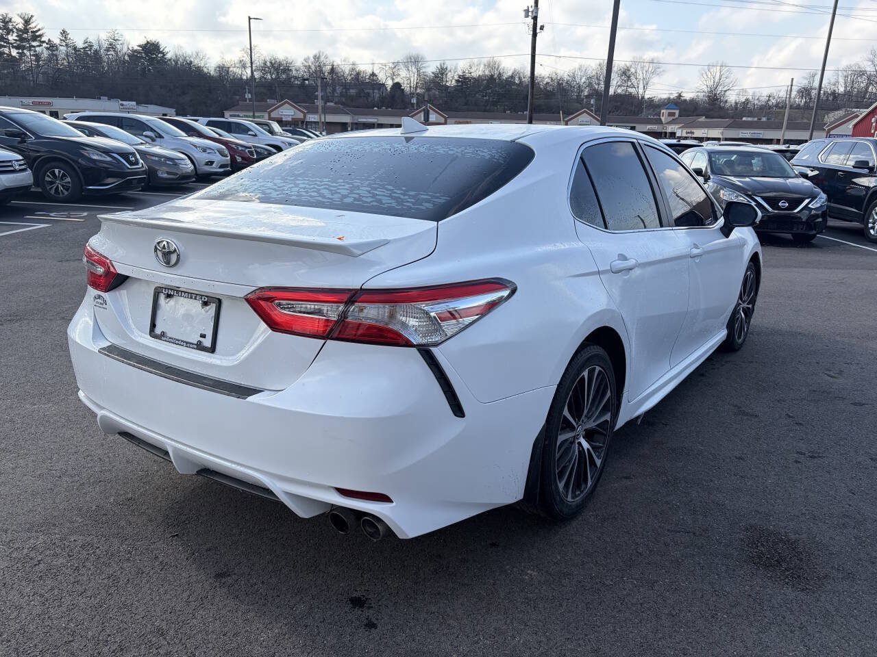 Used 2020 Toyota Camry SE FWD image 8