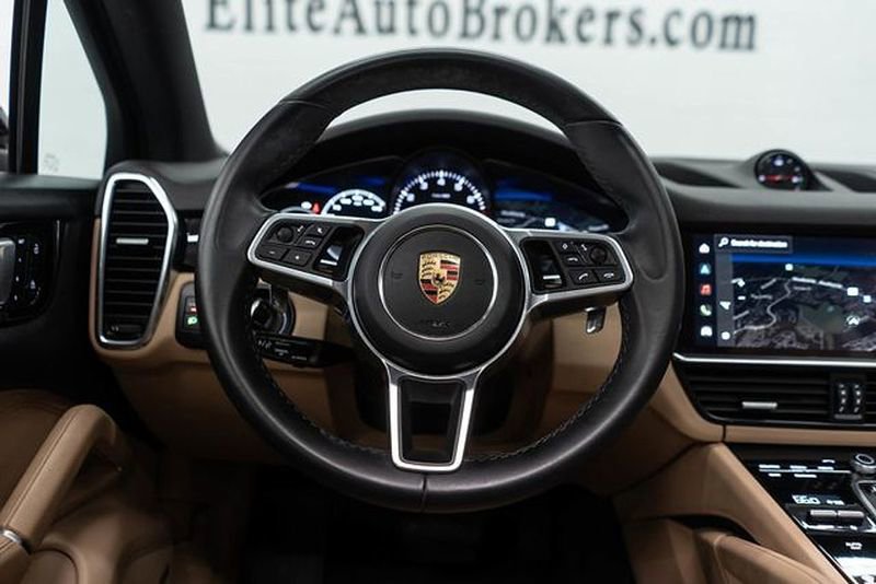 Used 2023 Porsche Cayenne Platinum Edition image 19