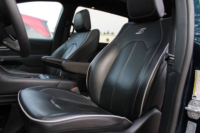 Used 2025 Chrysler Pacifica Limited FWD image 25