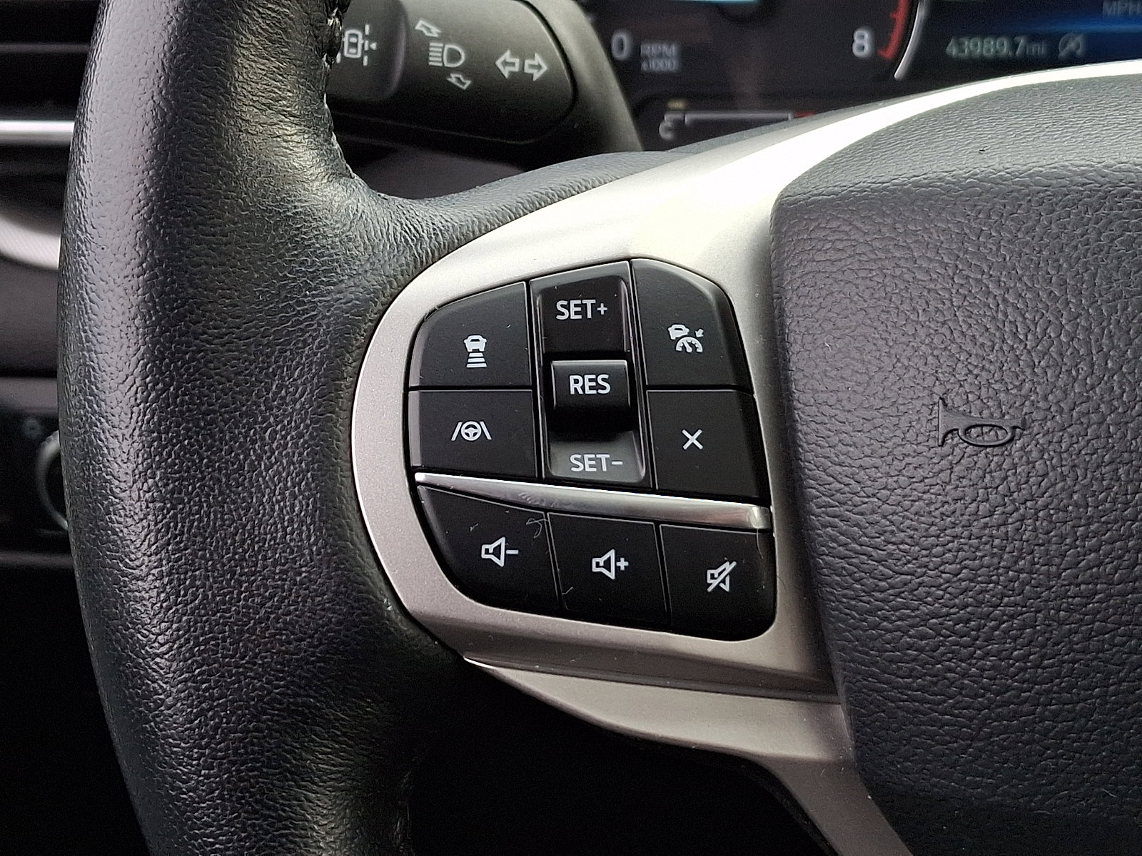 Used 2021 Ford Explorer XLT w/ Equipment Group 202A image 23