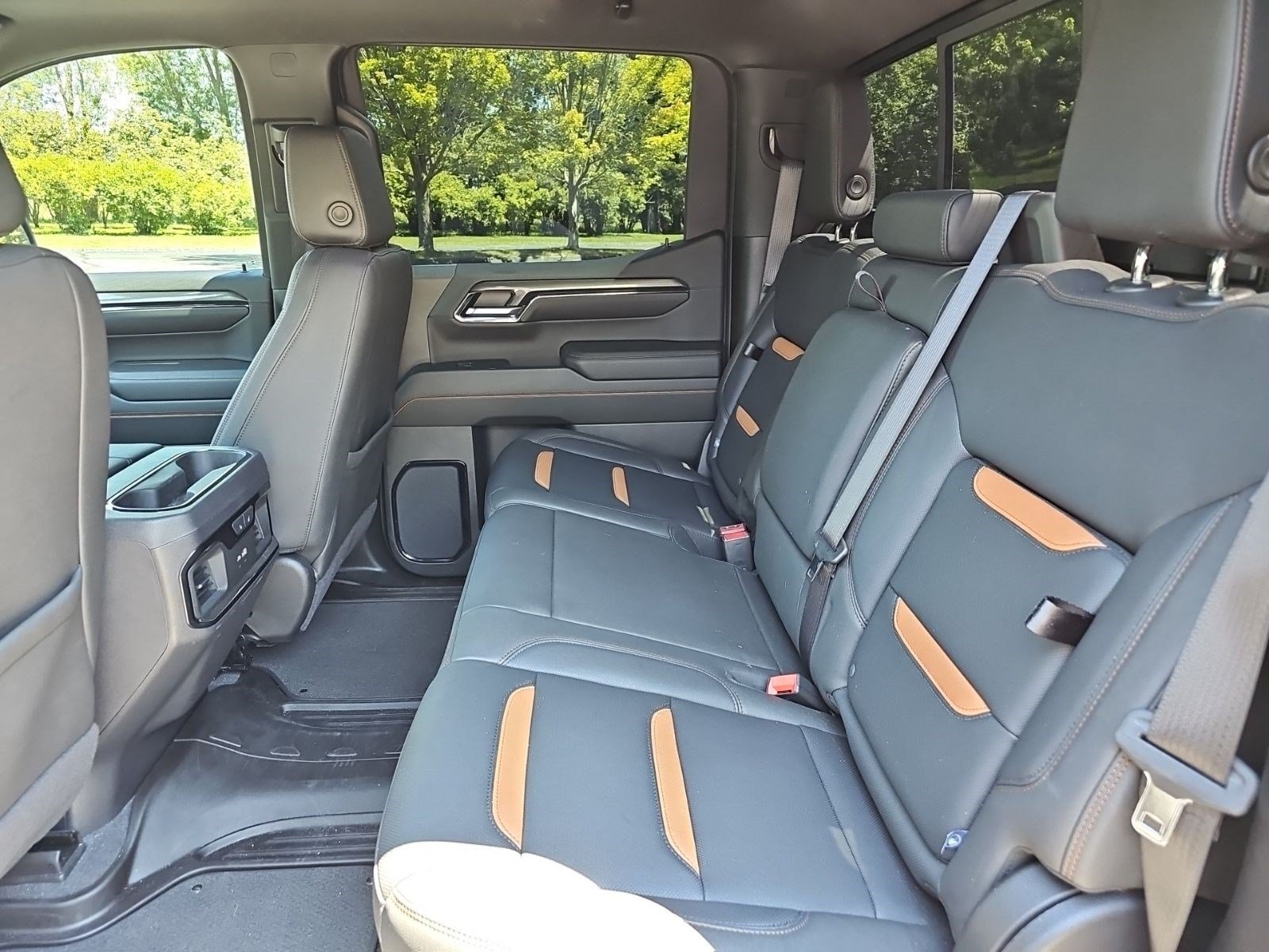 Used 2024 GMC Sierra 1500 AT4 w/ Technology Package AWD/4WD image 17