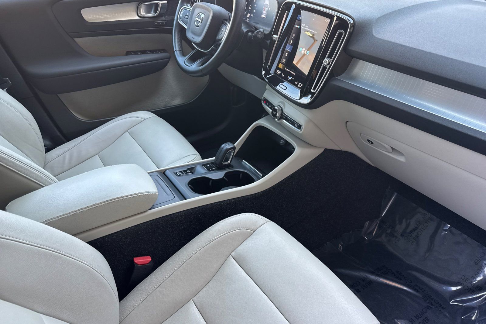 Used 2021 Volvo XC40 T5 Momentum w/ Premium Package AWD/4WD image 18