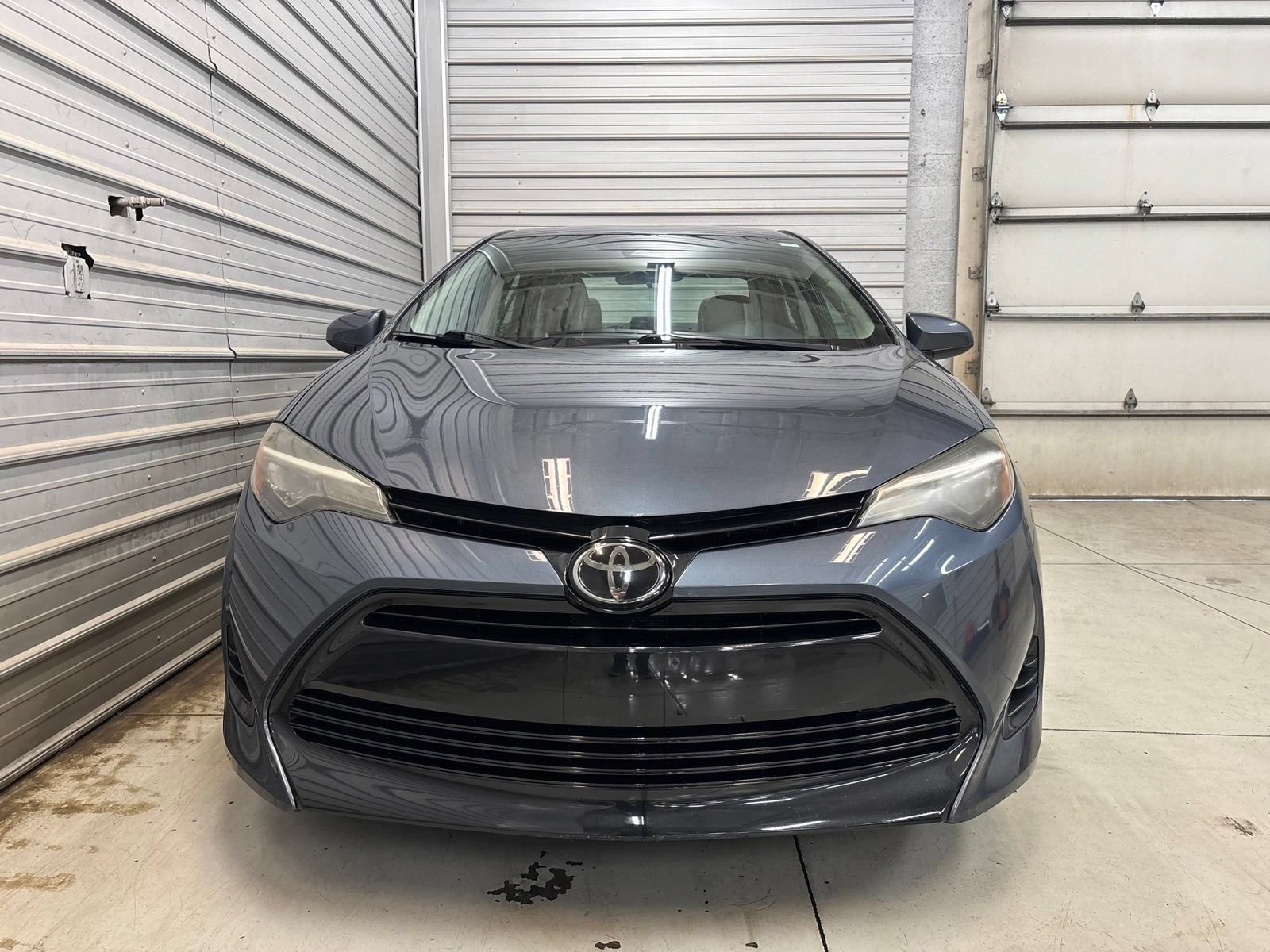 Used 2018 Toyota Corolla LE FWD image 2