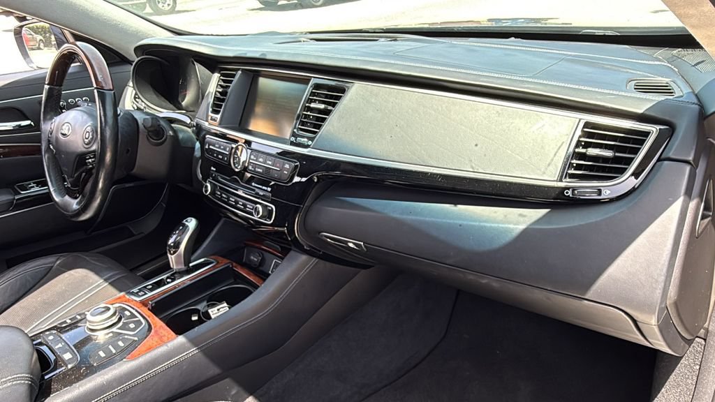 Used 2015 Kia K900 Luxury RWD image 42