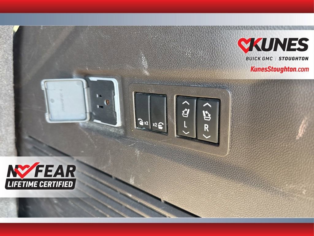 Used 2024 GMC Yukon Denali w/ Denali Reserve Package image 48